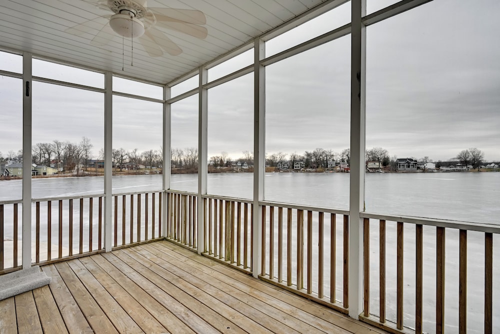 Hot Tub & Dock: Waterfront Lake Hamilton Home