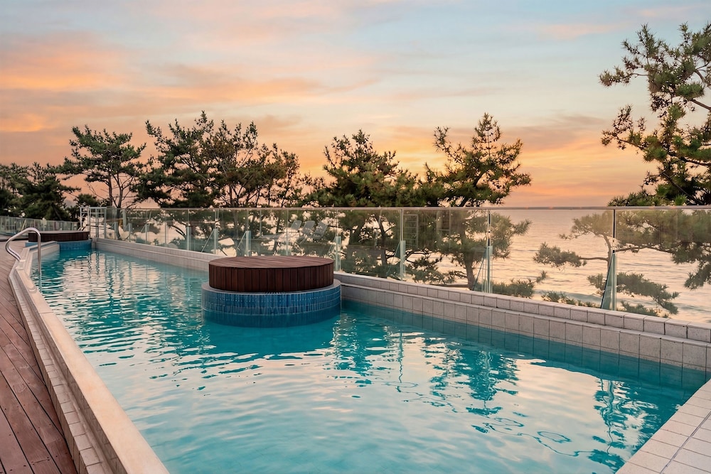 Boryeong Lavar Pool Villa