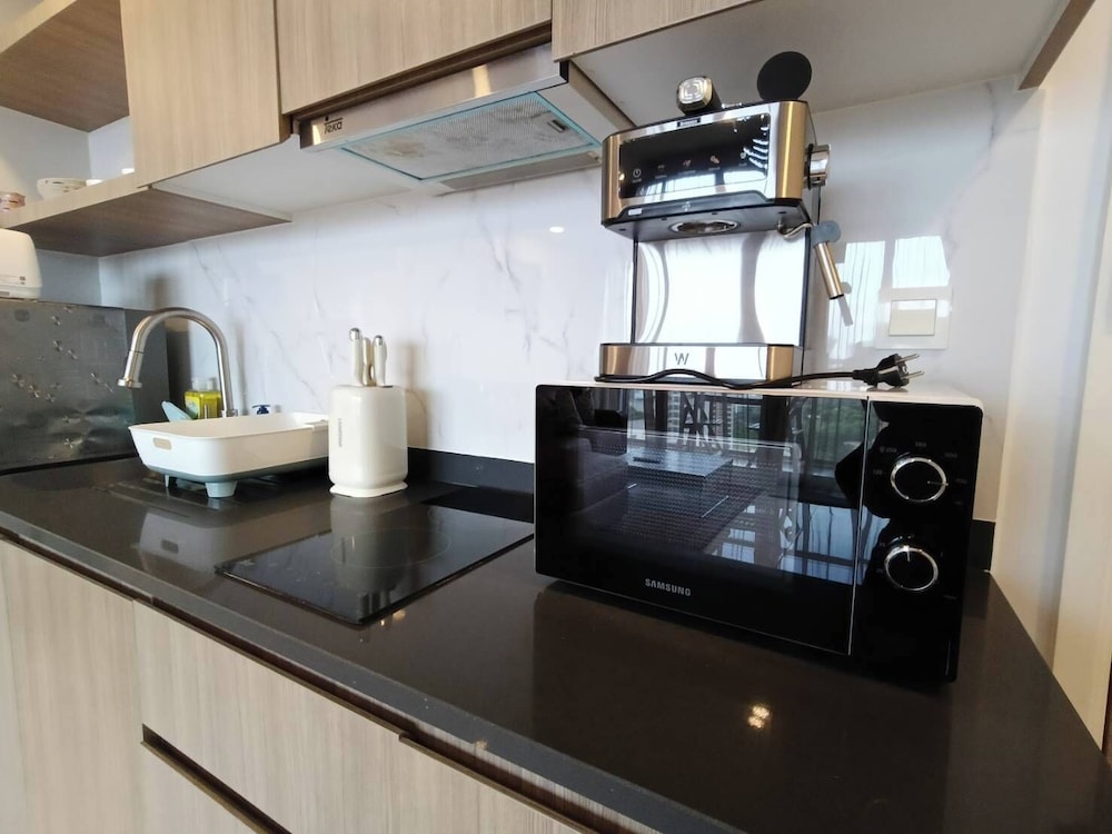 Luxury Large One Bedroom Seaview Serviced Apartment at Wongamat, Pattaya