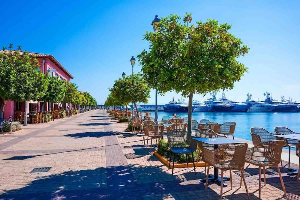 Alkuoni lux Flat at P Faliro