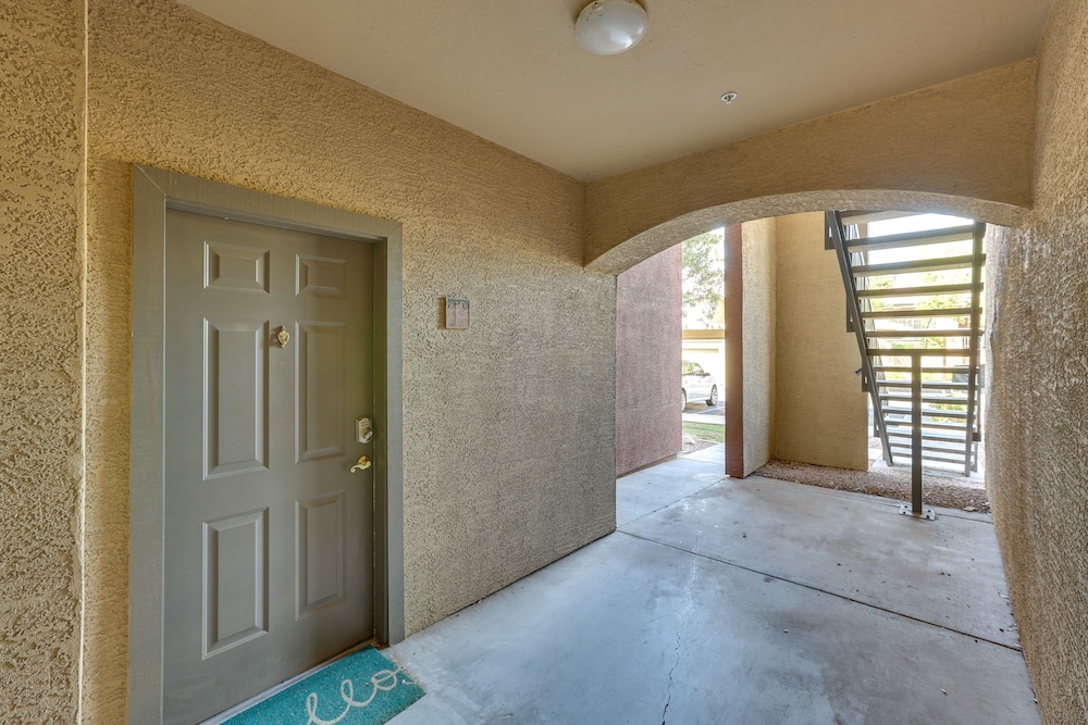 Walk to Papago Park: Central Phoenix Condo