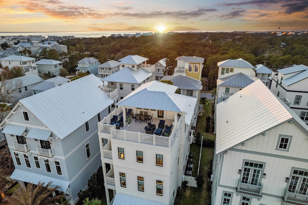 Rooftop Deck w/ Views, Pool, Luxury 5bdr Resorting To Happiness by Avantstay