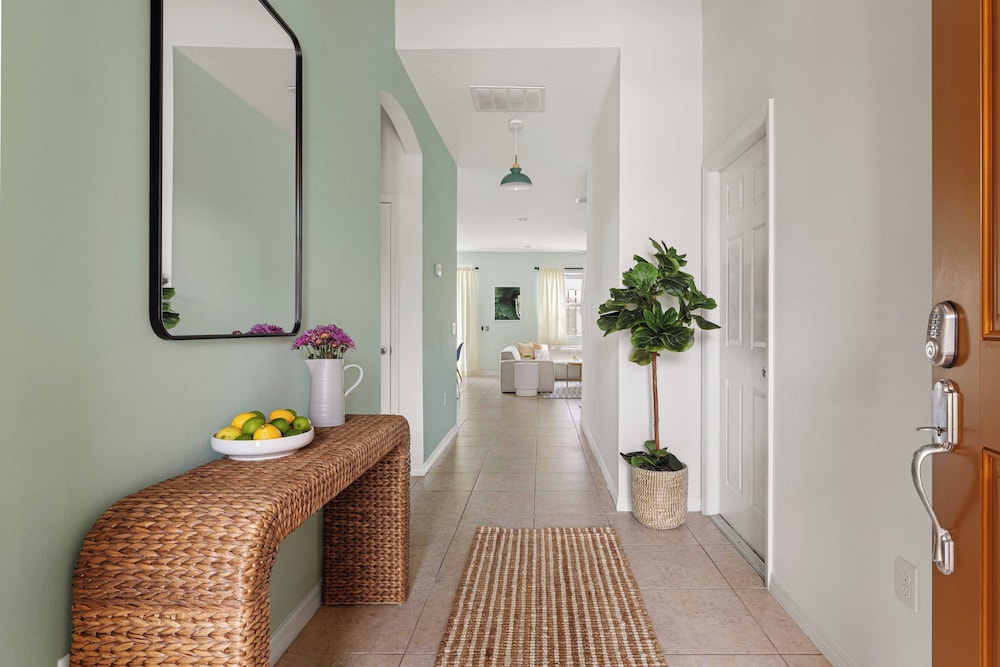 Sleeps 18! Solterra Resort, Pool, Gameroom, Themed Bdrs Broad Oak by Avantstay
