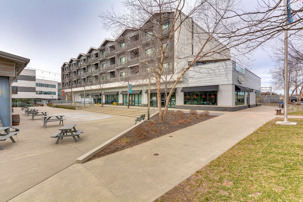 Modern Springfield Apartment ~ 7 Mi to Downtown!