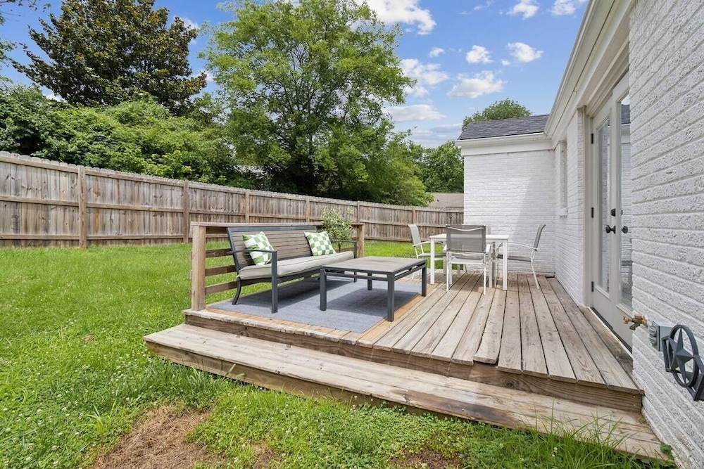 Chic Retreat Near Downtown Nashville 3 Bedroom Home by RedAwning