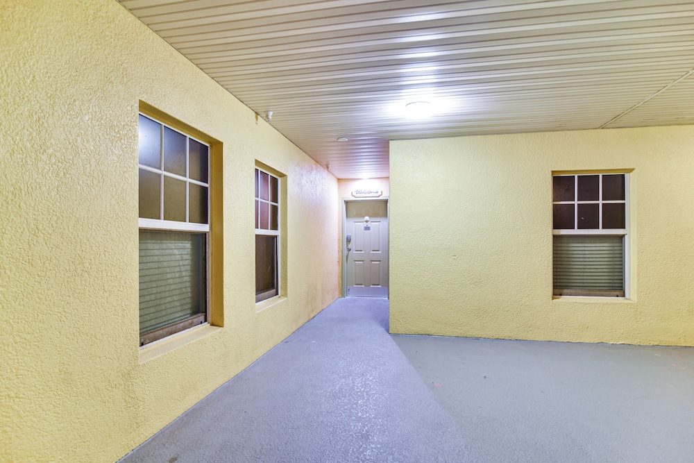 Treasure Island Condo w/ Bay-view Balcony!