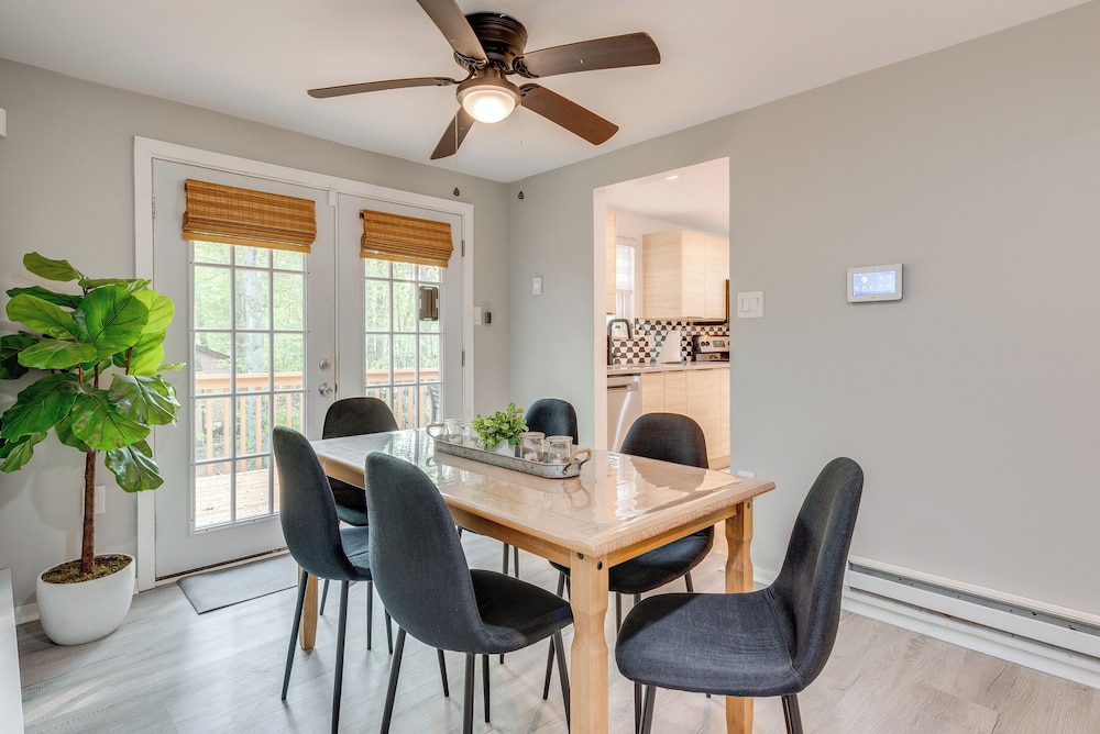 Game Room & Deck: Family Home in Tobyhanna!
