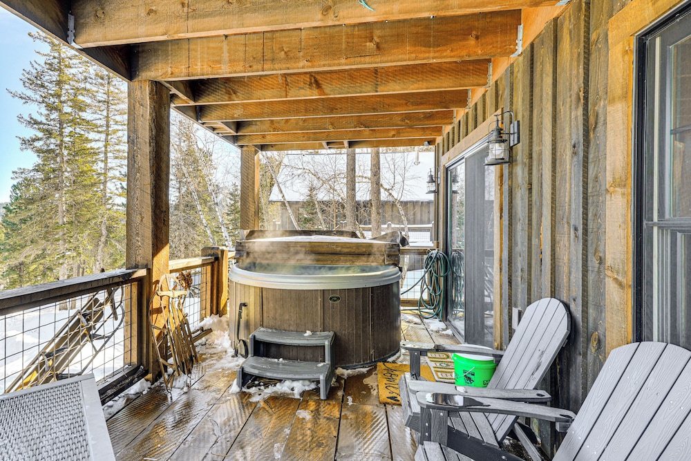 5 Mi to Terry Peak: Spacious Lead Cabin w/ Hot Tub