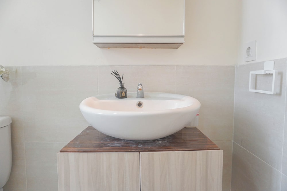 Homey And Cozy 3Br At Meikarta Apartment
