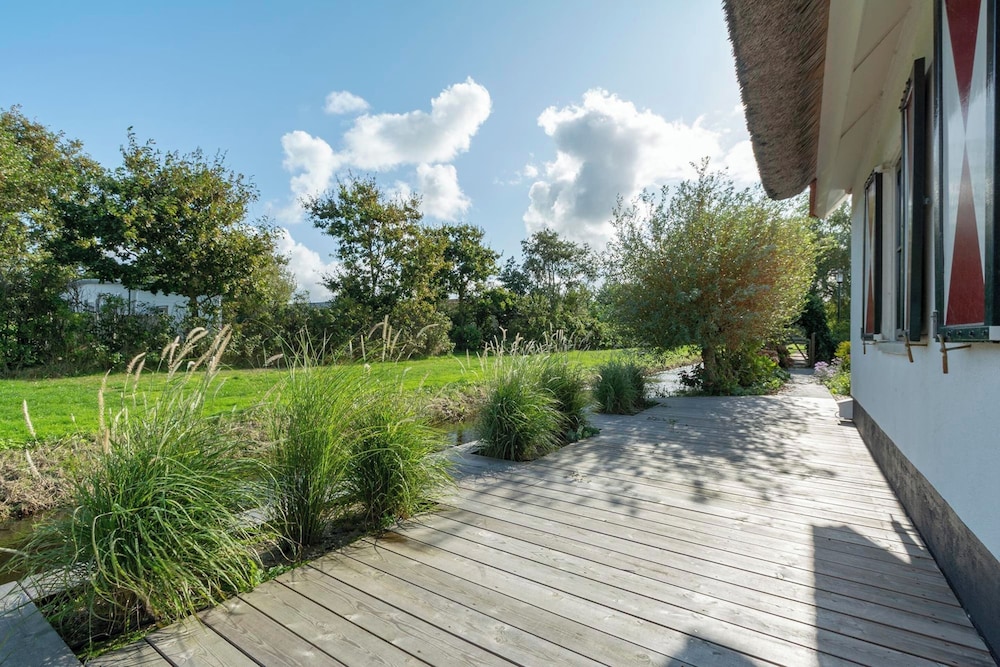 Stylish Villa With Garden