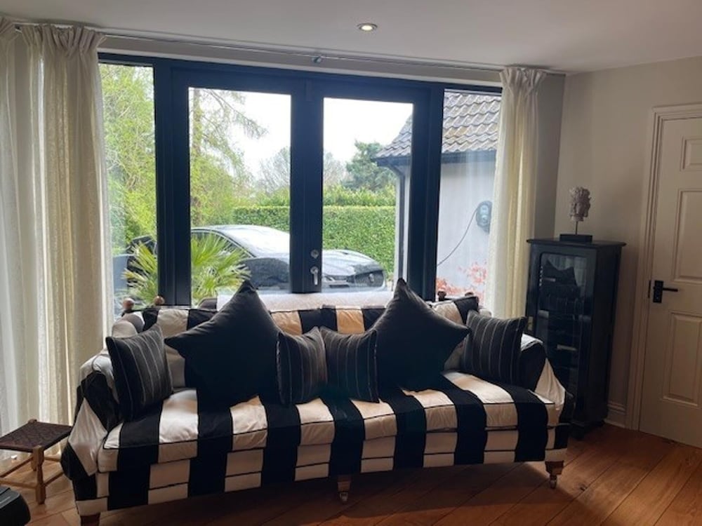 Spacious 5-bed House - Garden, Parking & Bbq
