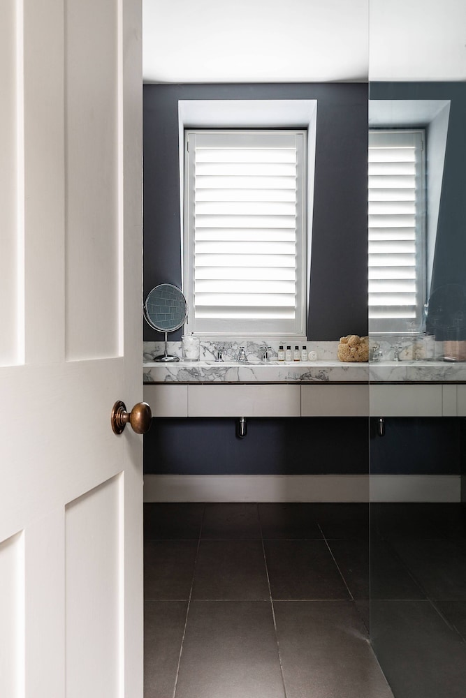 Chesilton Road by Onefinestay