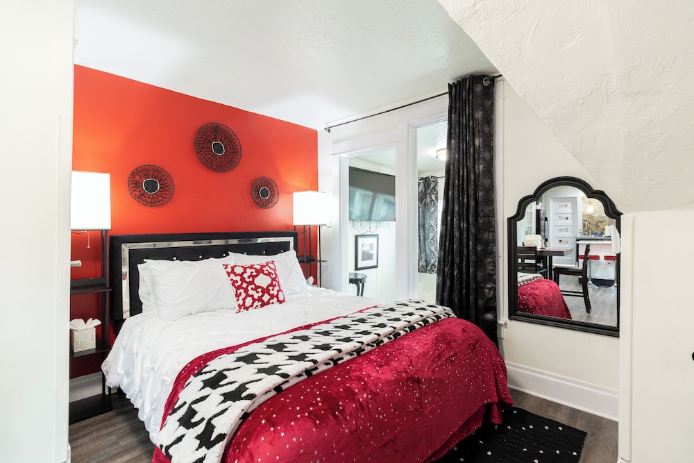 Beehive by Cloud Dream Homes
