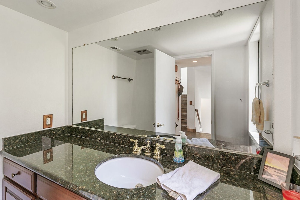 Lakeside Comfort 3 Bedroom Condo
