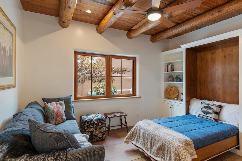 La Joya - Spacious and Historic Downtown Jewel view 3