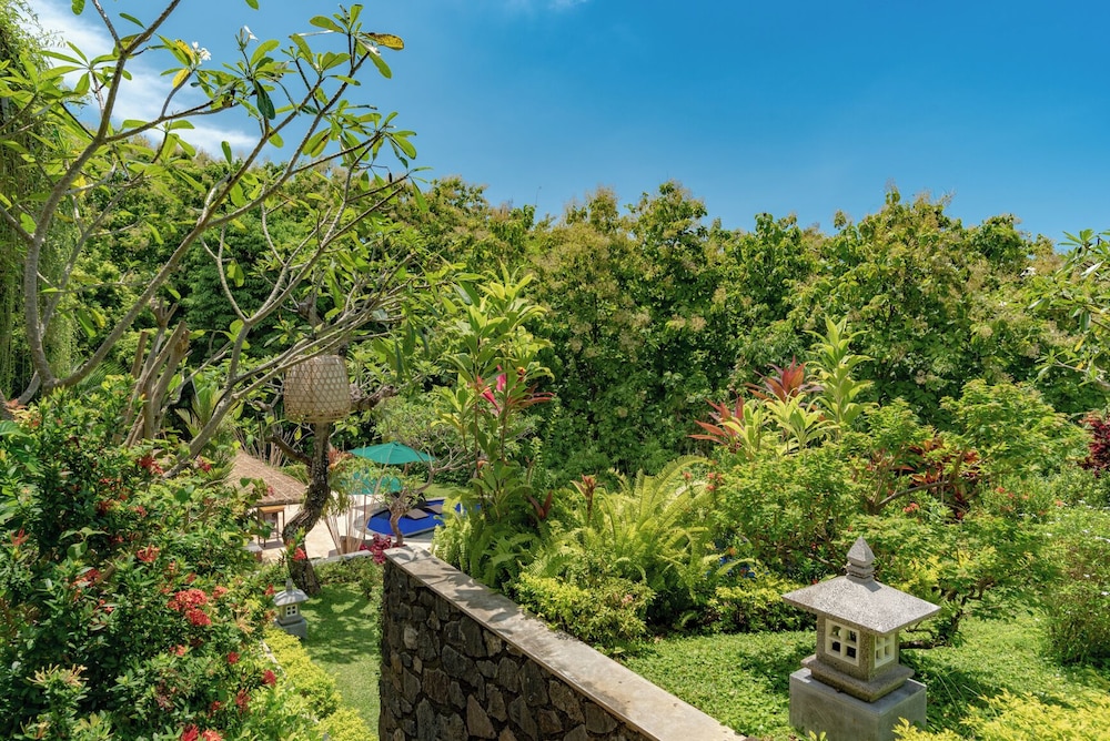 Alamanda Lovina Resort