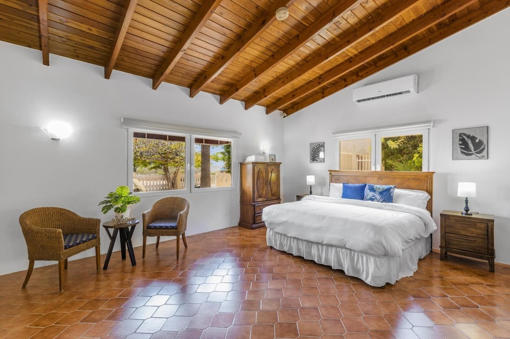 Deluxe Mansion Steps to Beach Pool Sea Views