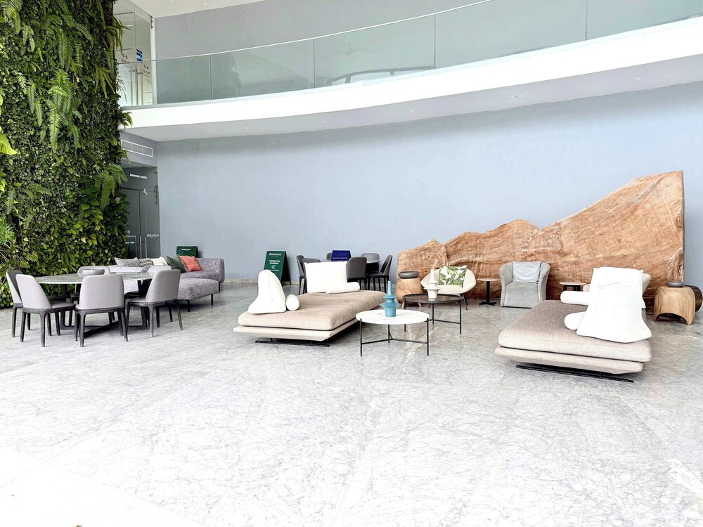 Bolongo: Your Exclusive Oceanfront Escape