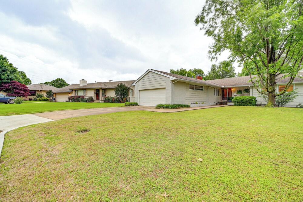 6 Mi to Dtwn: Waterfront Home in Tulsa!