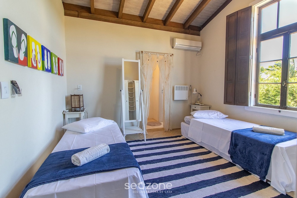 Comfortable Duplex in Praia do Rosa - SC Rfe000