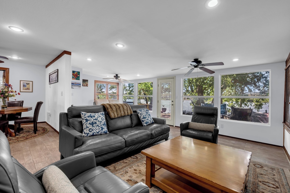 River Oaks Place