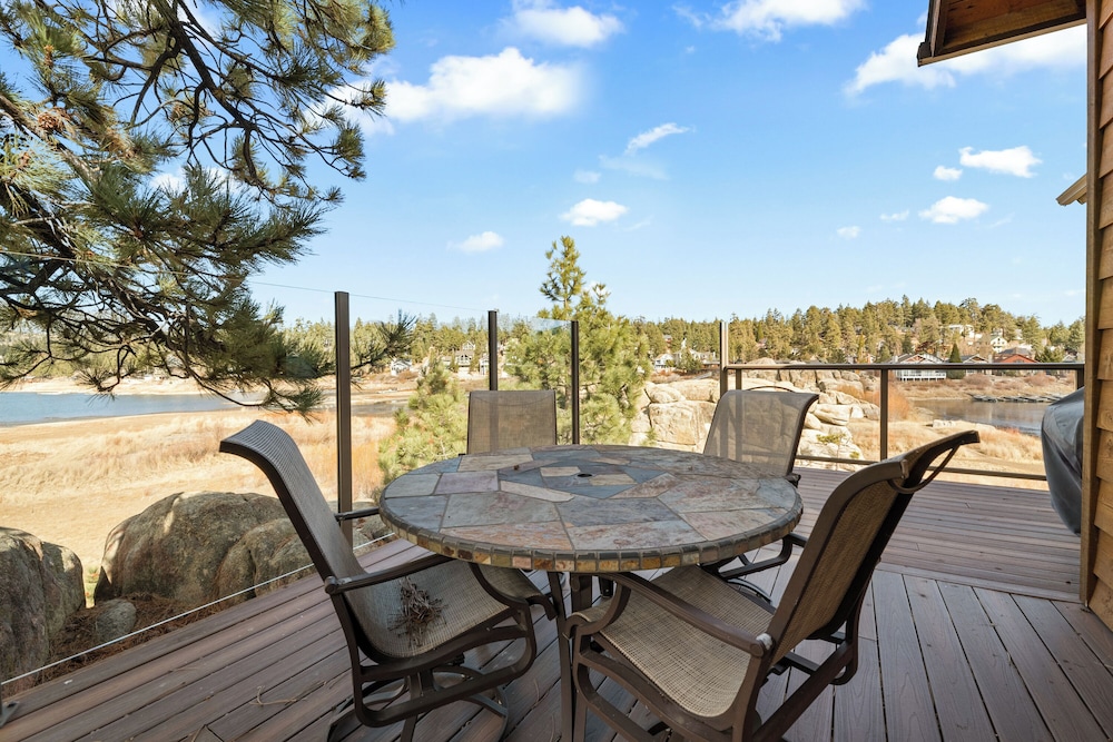 Boulder Cove Lakefront Estate