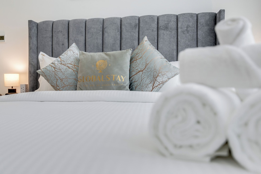 GLOBALSTAY. Azizi Riviera 40