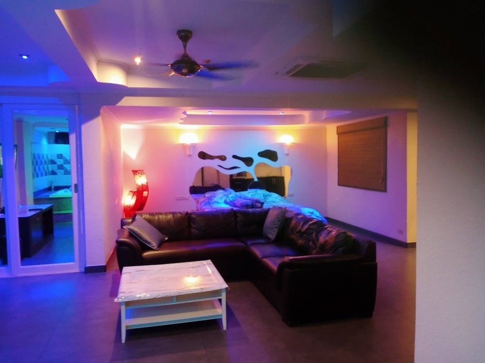75 sqm Studio Type Jacuzzi Apartment 101a