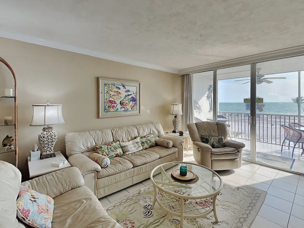 Sun Caper 208 by Distinctive Beach Rentals