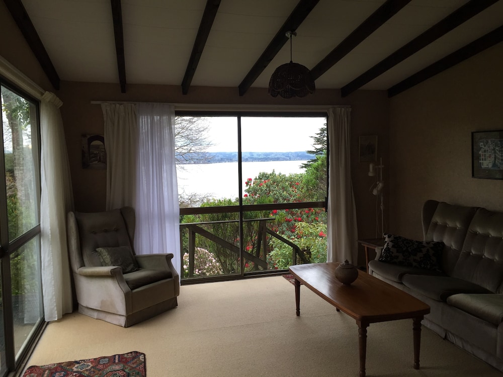 Lakeview Holiday Home