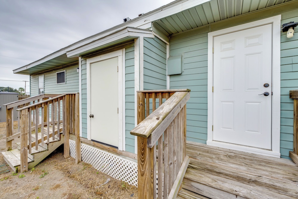 Walk Dtwn: Pet-friendly Townhome in Rockport