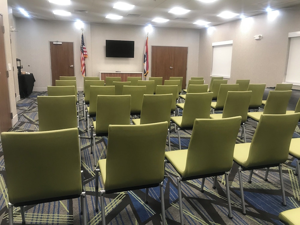 Holiday Inn Express & Suites Hannibal - Medical Center by IHG