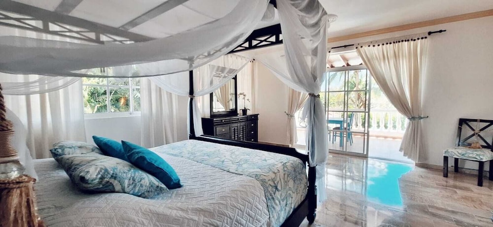 9th Hole Villa