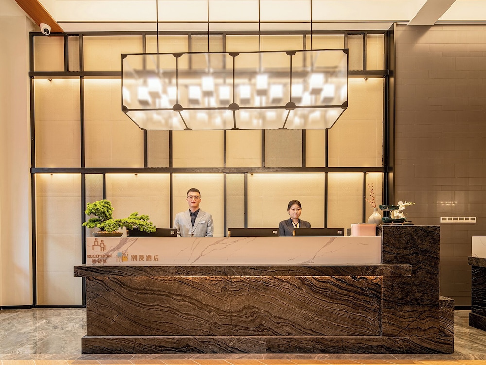 Trendy Romantic Hotel Guangzhou Panyu Qiaonan Aoyuan Plaza Branch - Free Deliver Service to Canton Fair Complex During Canton Fair Period