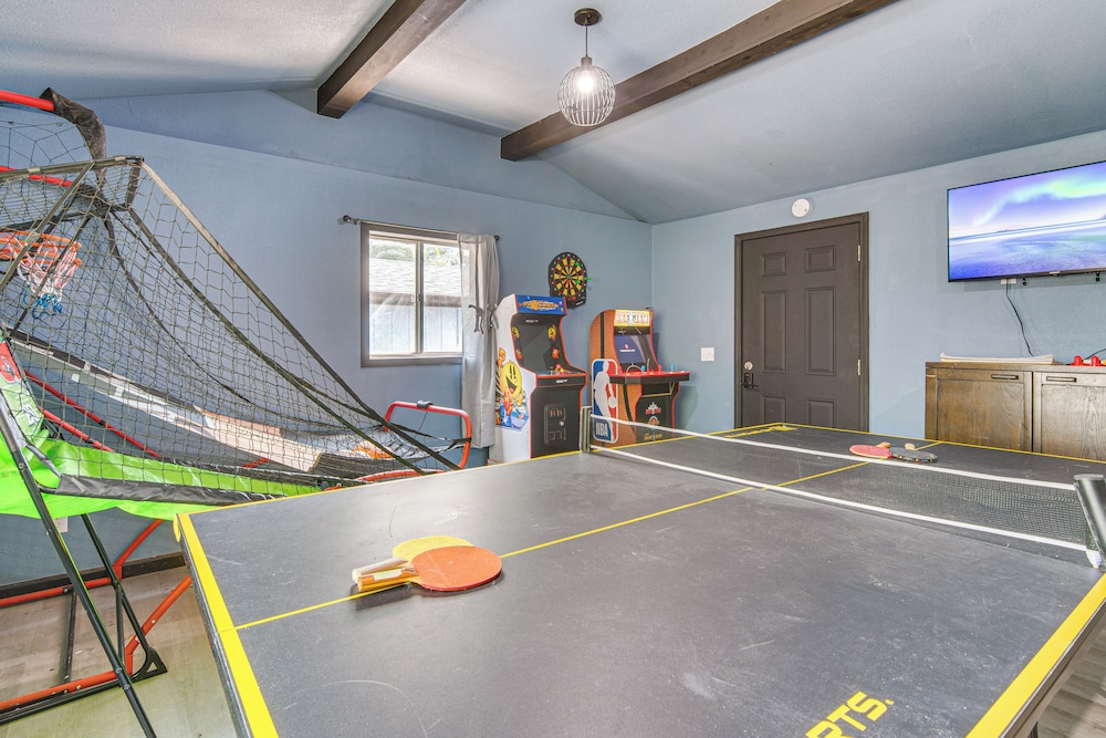 Lake View & Game Room on 3 1/2 Acres, Near Marina