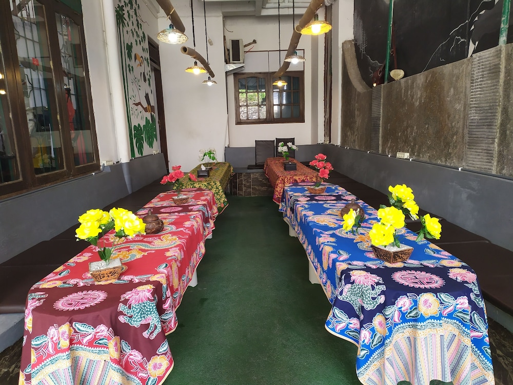Twenty4Seven Bed & Breakfast - Hostel