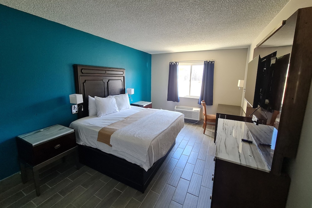 Bloomington Vacations - Bloomington Inn I-55 and I-74 - Property Image 9