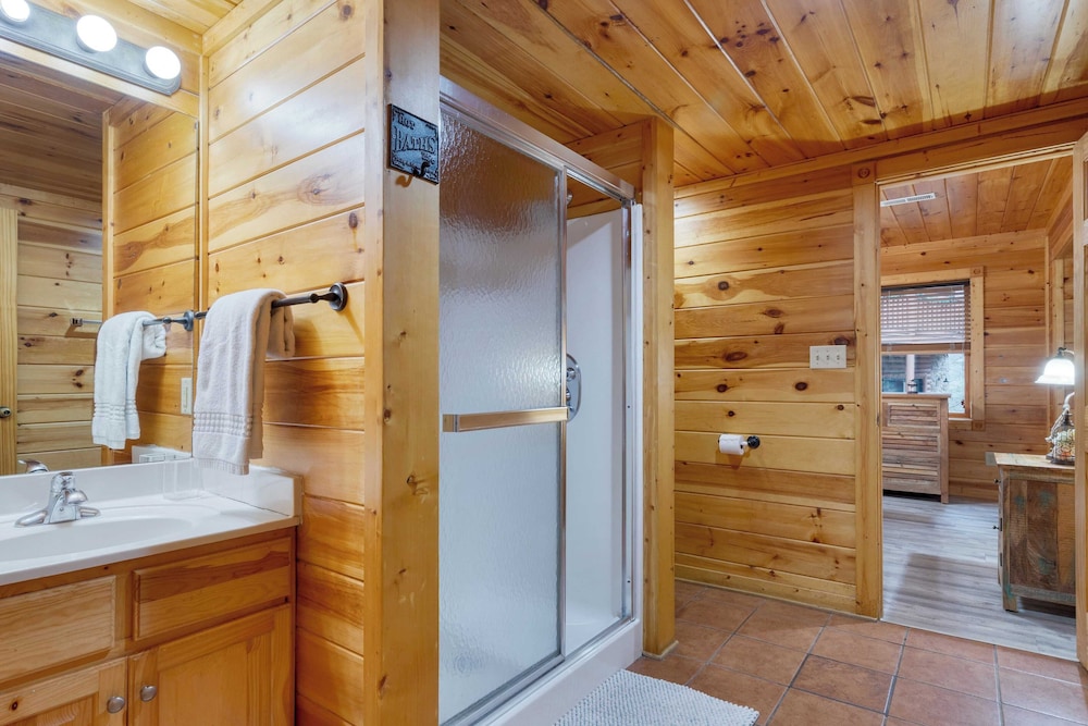 The Big Easy by Avantstay Hot Tub, Game Room, Spacious Deck Premier Location