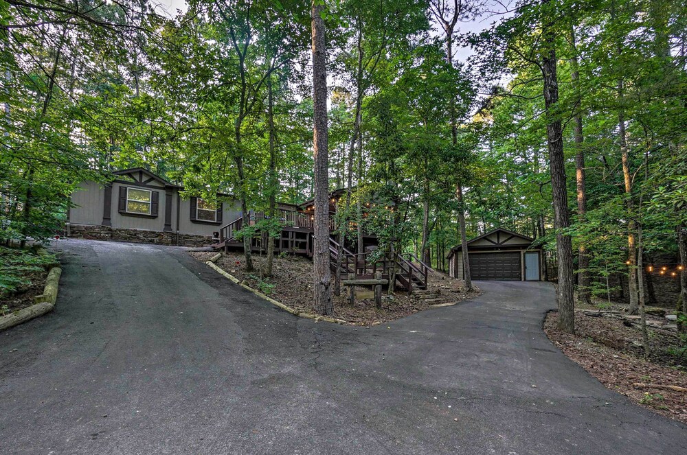 Broken Bow Oasis: Hot Tub, Fire Pit & Patio view 3