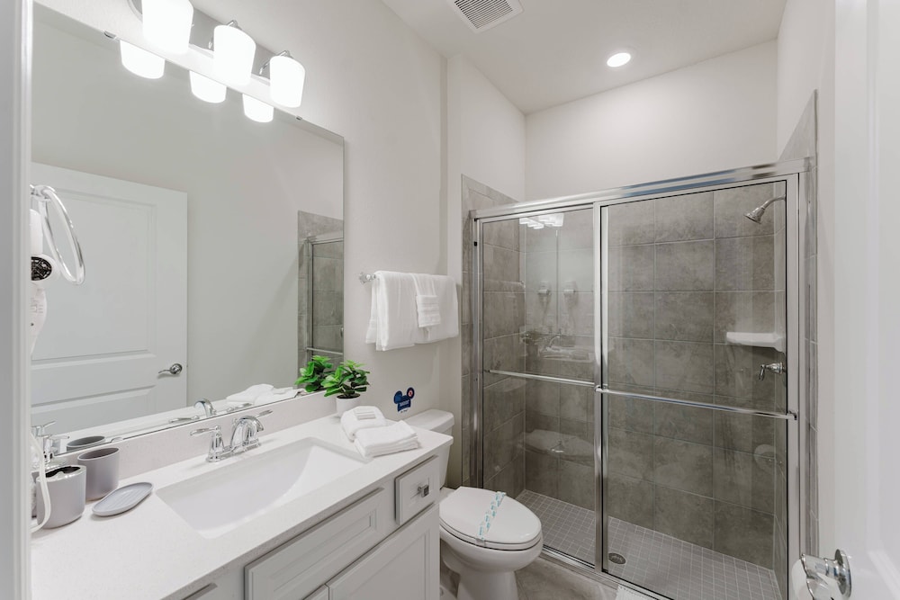 Stunning 8BR Pool Gameroom Minutes to Disney