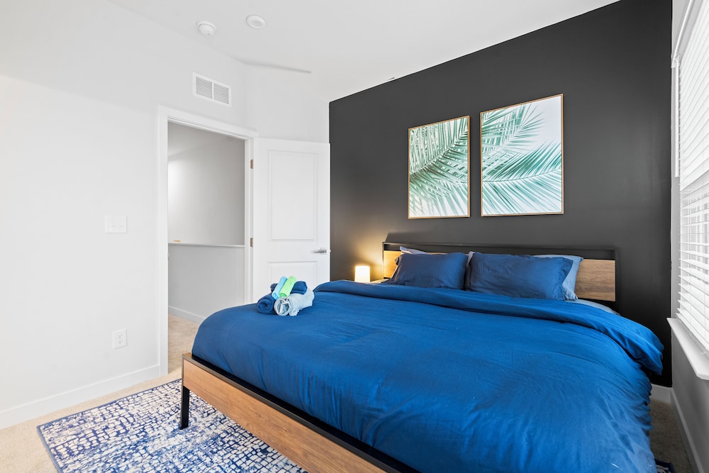Luxe King 3BR Townhouse Uptown Charlotte