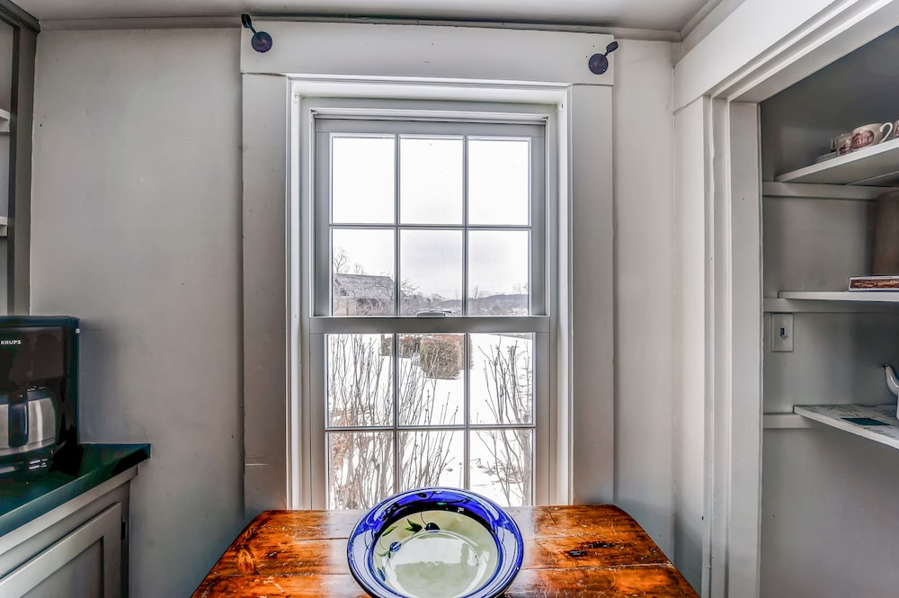 Ipswich Cottage: Beautiful Views, 5 Mins to Beach
