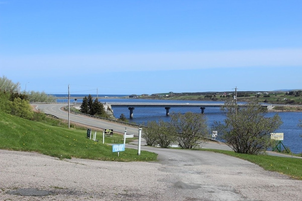 Duck Cove Inn