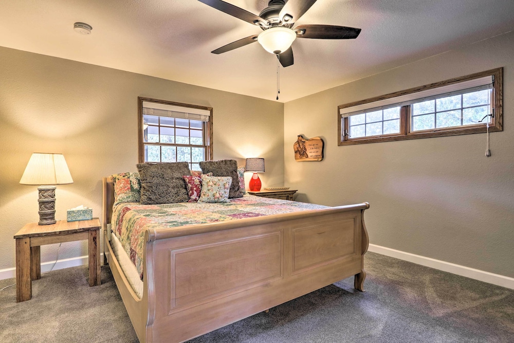 Payson Vacations - Modern Strawberry Cabin w/ Hammock, Deck, Fire Pit - Property Image 4