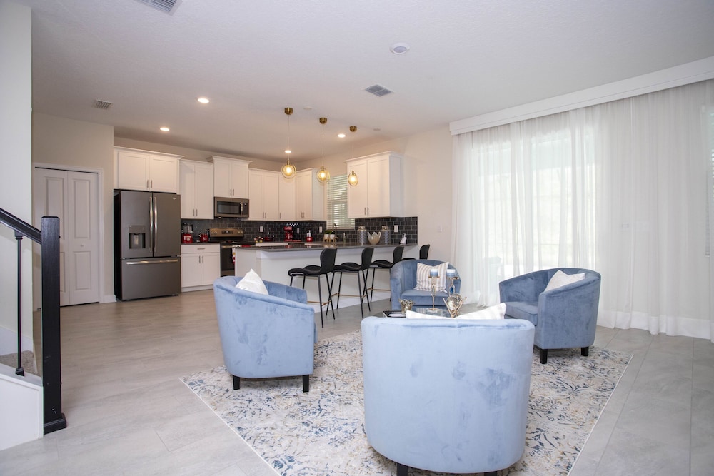 Super Luxury Home With Cinema and Game Room Near Disney - Image 3