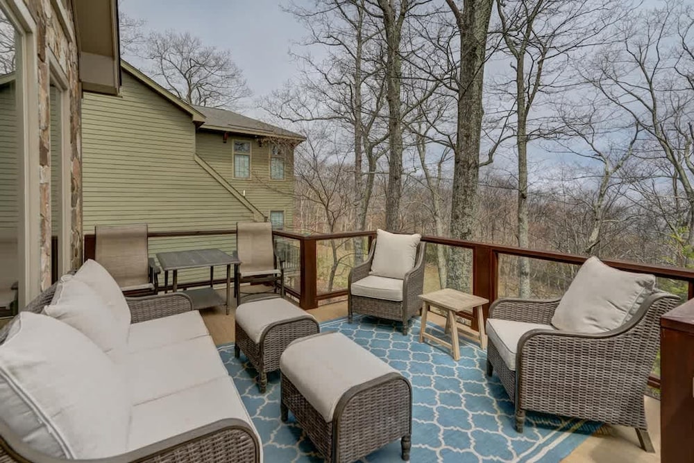 New Ski-in Ski-out Hot Tub Fire Pit Spa