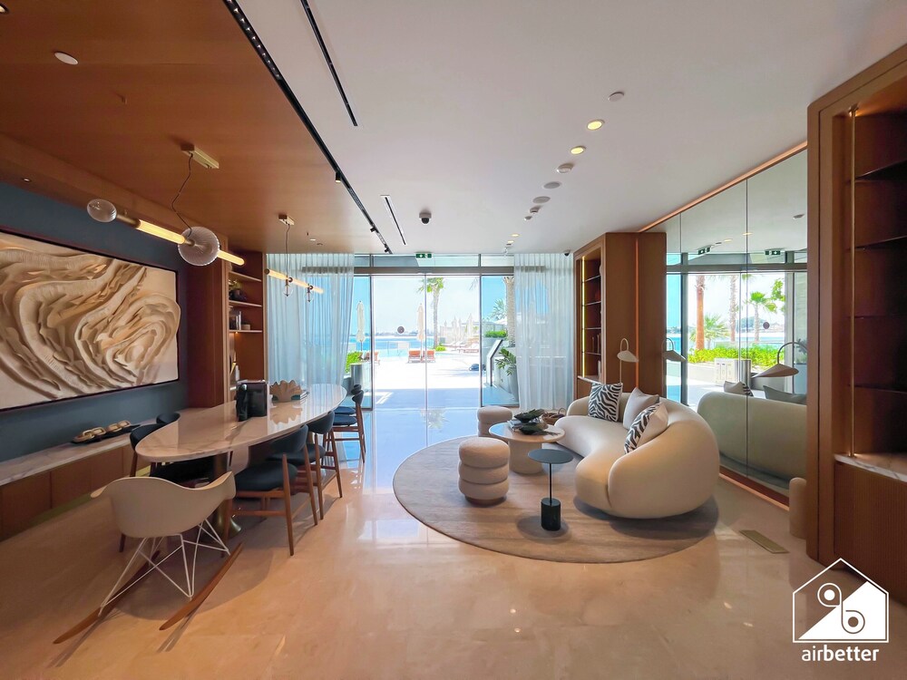 Luxury Beachfront 1BR on Palm Jumeirah & Balcony