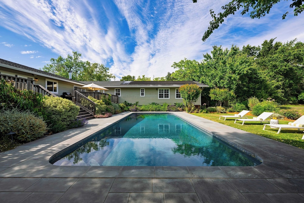 Glen Ellen Escape 5BR Retreat w/ Pool, Hot Tub, Hammocks & Vineyard Views