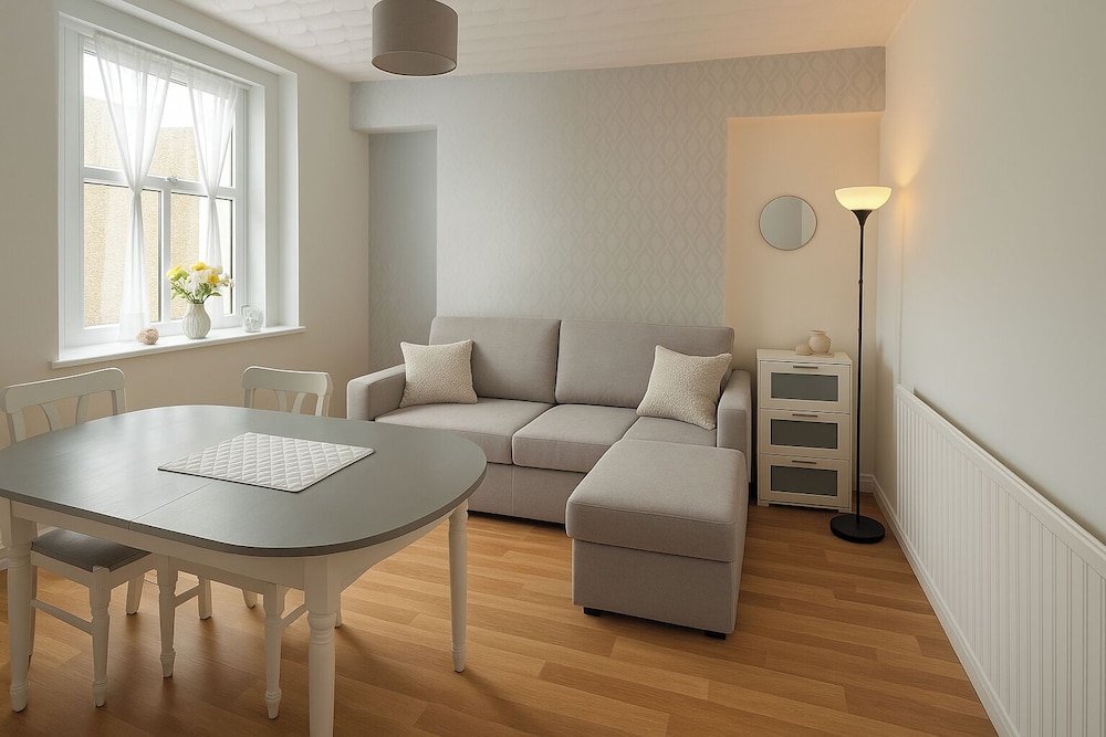 Spacious 5 Bedroom House in Swansea