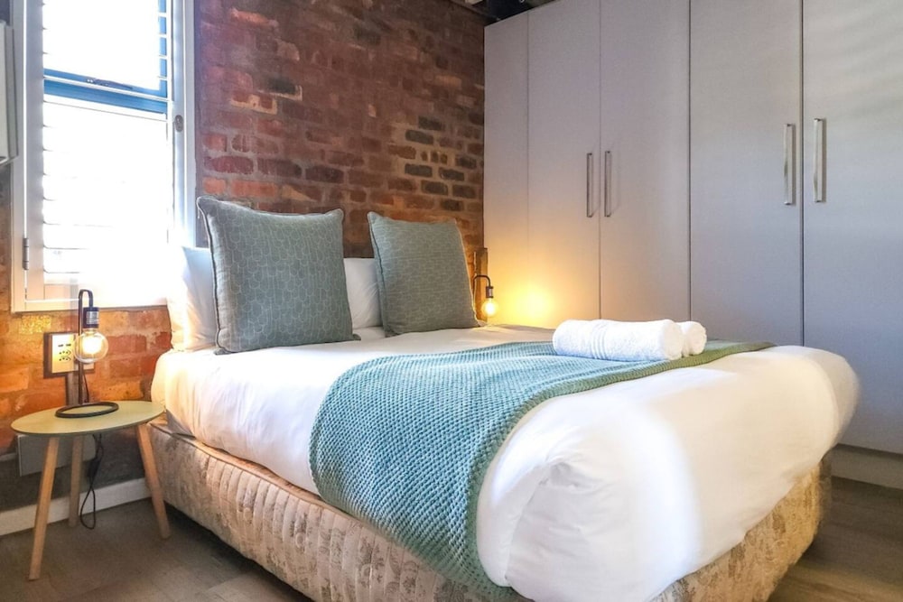 Elegant Sea Point Retreat Splendid Views Wifi